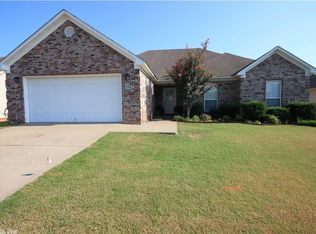 1721 White Oak Ln, Benton, AR 72019