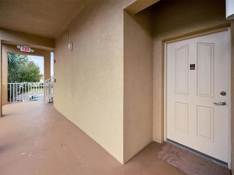 606 Wells Ct #202 — Photo 16