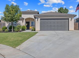 404 Summit Ave, Woodlake, CA 93286