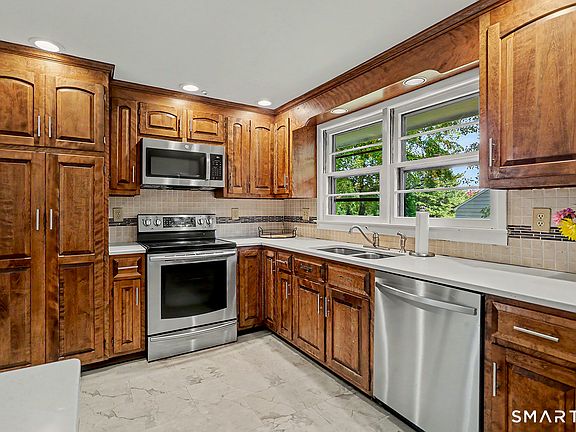 5th image of 15 Greenleigh Road