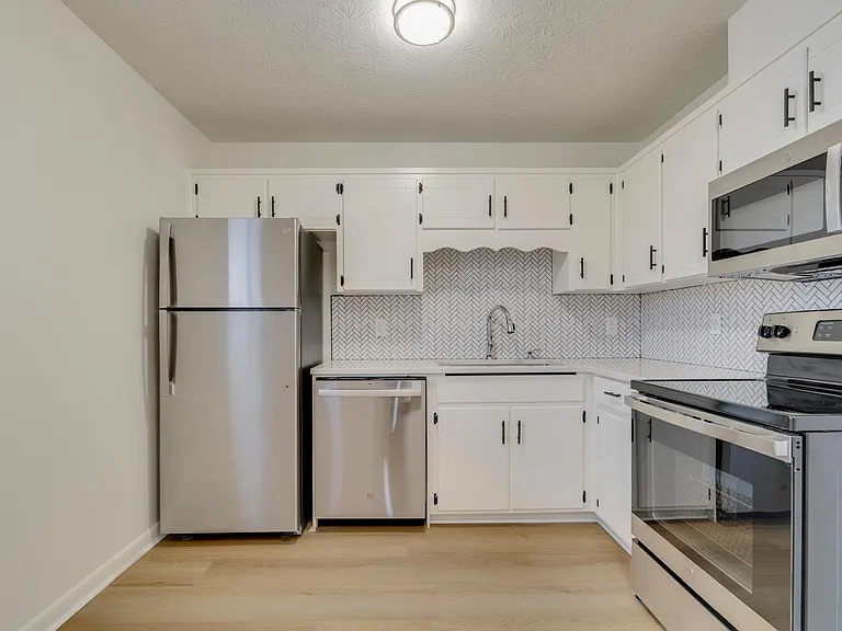 506 Morton Ave — Photo 5