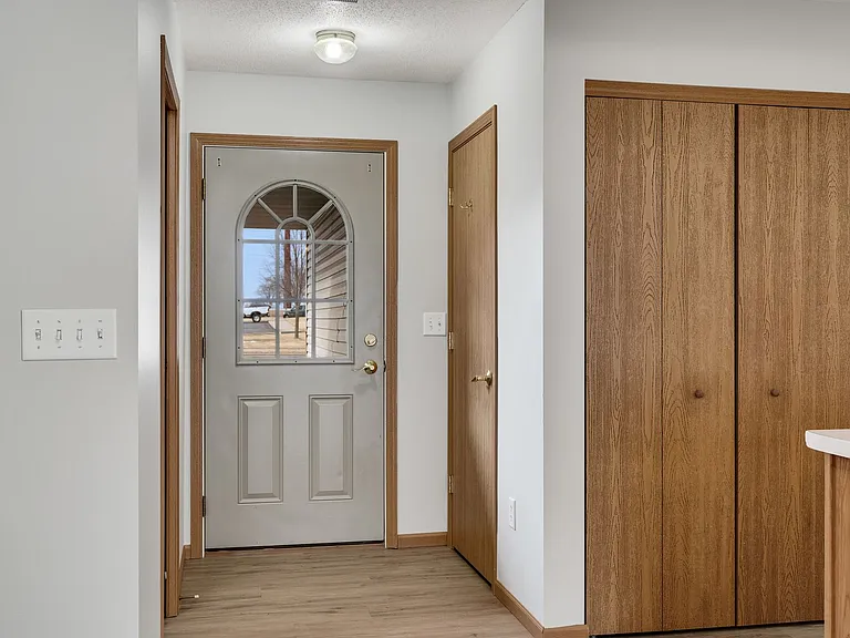 805 Angel Ct — Photo 31