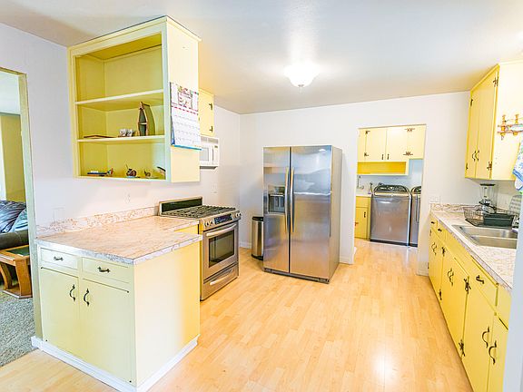 5th image of 20467 Lakeview Dr