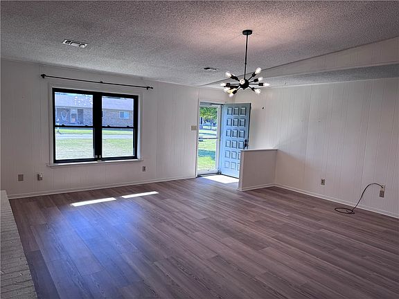 4th image of 3 Crestwood Ln