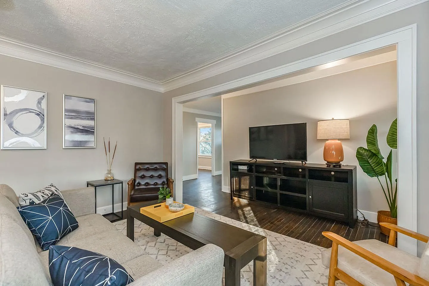 Discover this cozy Kansas City gem, blending comfort and convenience perfectly! — Photo 4