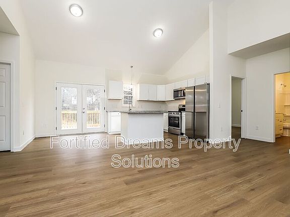 5th image of 418 N Smith St