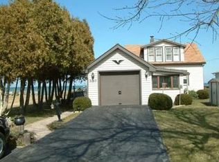 3197 Edgemere Dr, Rochester, NY 14612