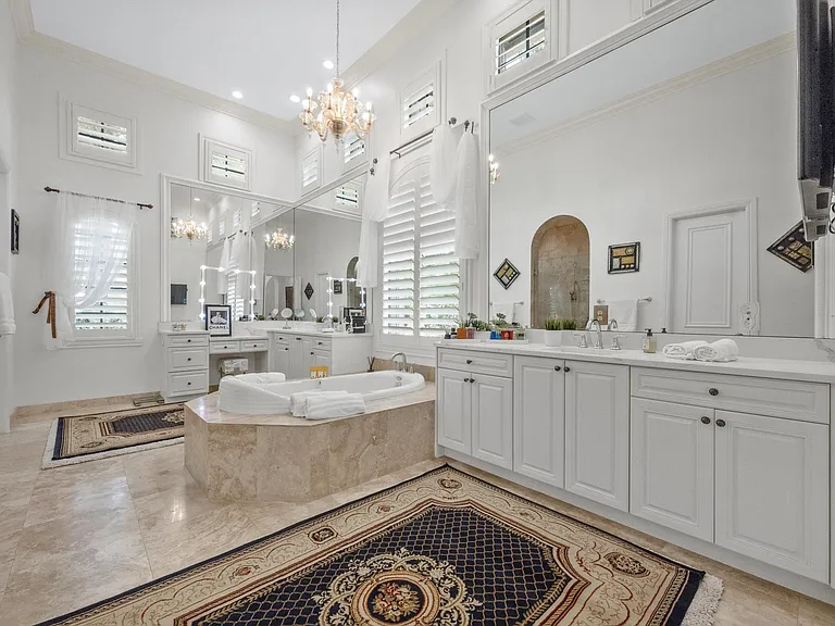 10771 Versailles Blvd — Photo 20