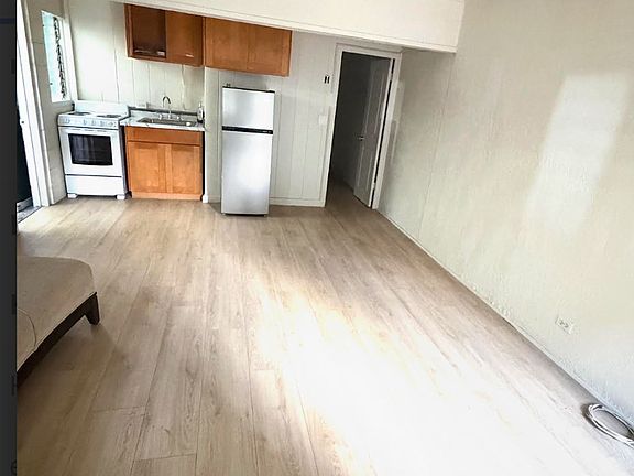 5th image of 251 Kaiulani Ave APT A