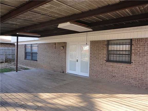 2nd image of 3301 Simmons Dr