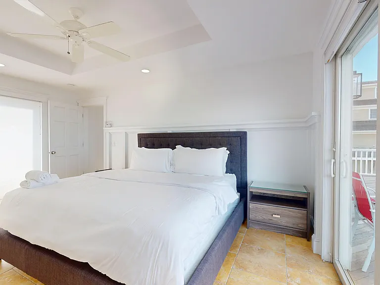 750 Dune Rd — Photo 50
