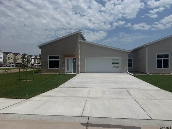 1218 Wycoff Dr, Lexington, NE 68850