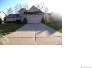 8225 Tamarron Dr, Commerce Township, MI 48382