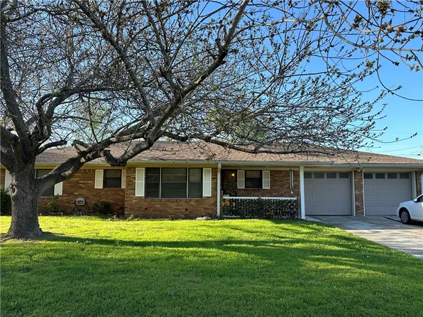 112 E San Benito Dr, Robinson, TX 76706
