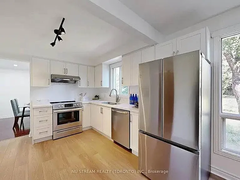 172 Lawson Rd — Photo 2