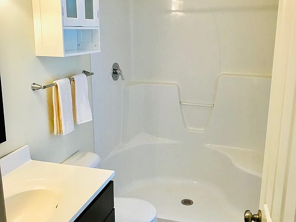 4th image of 10 Linden Ln #10