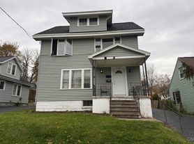 483 Pleasantview Ave