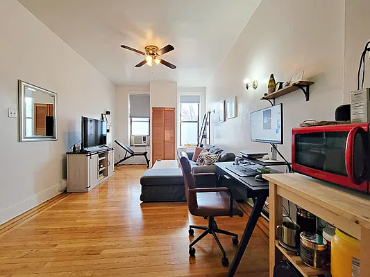 Rented by Compass | media 7