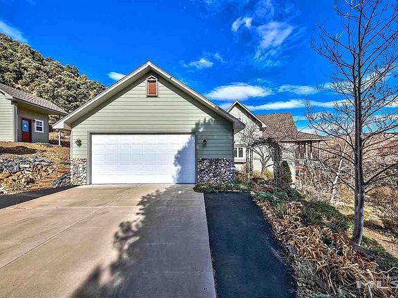 2nd image of 1521 Moss Cir