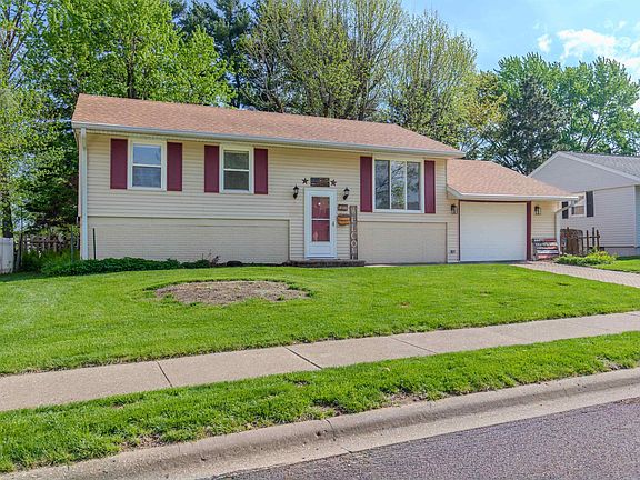3rd image of 1812 Columbus Dr
