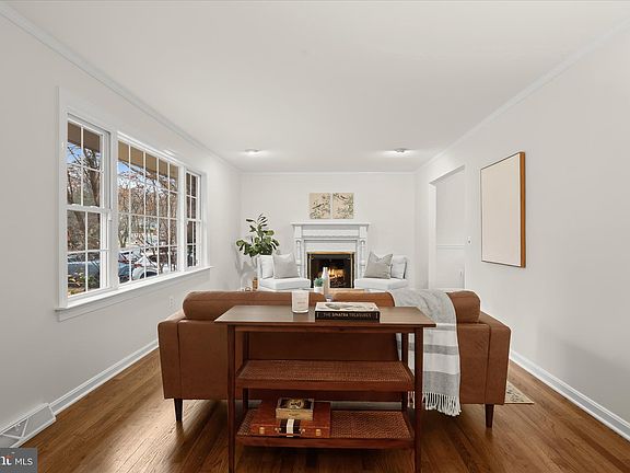 4th image of 147 Northway
