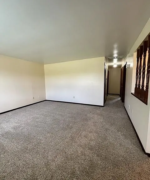 504 E Cook Rd — Photo 4