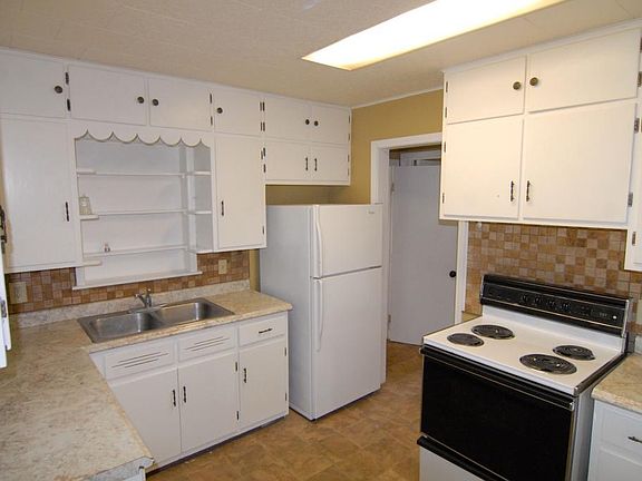 3rd image of 701 S 11th St