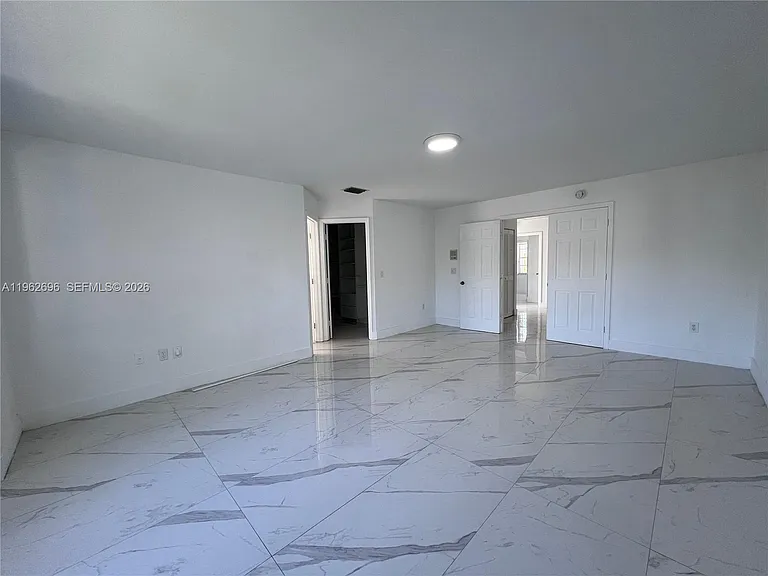 109 Gables Blvd — Photo 11