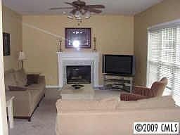 3rd image of 16936 Hampton Crossing Dr