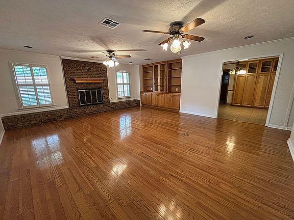3rd image of 193 Poplar St