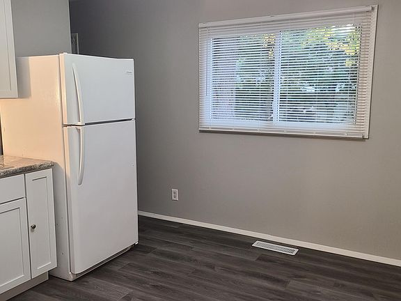 4th image of 3300 Chaucer Dr