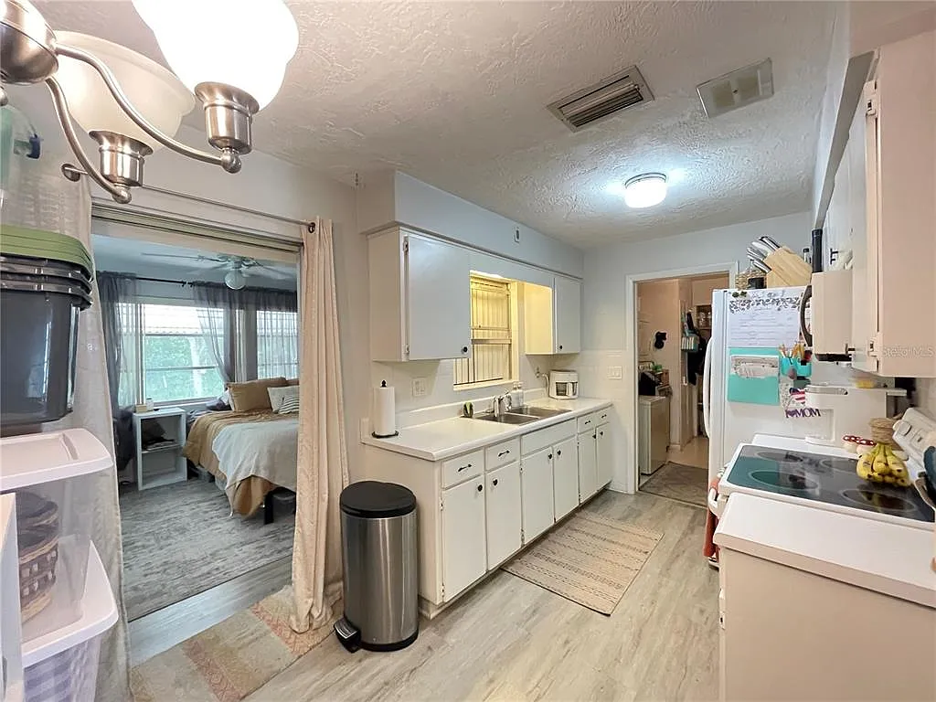 2 bed, 1.5 bath, 932 sqft, $1,450 — Photo 3