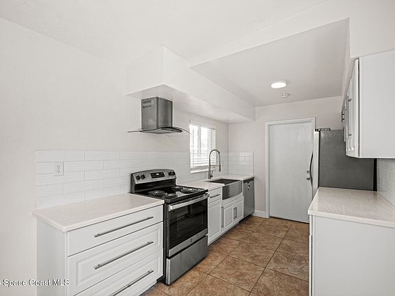 4th image of 230 Willow Ave