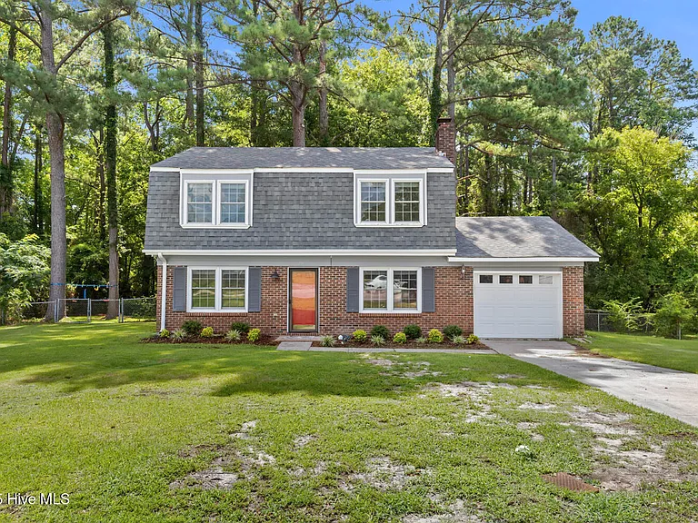 210 E Willowood Ln — Photo 1