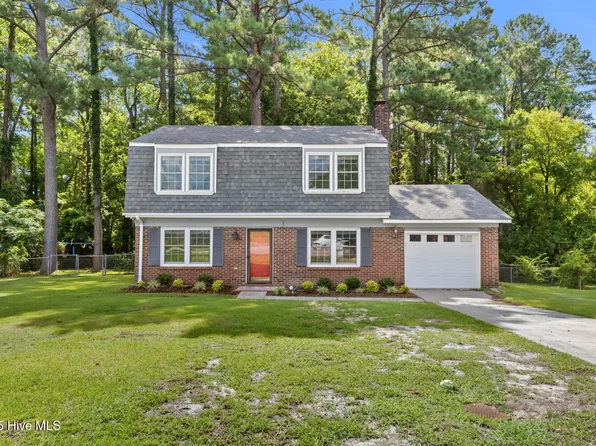 210 E Willowood Ln, Jacksonville, NC 28546