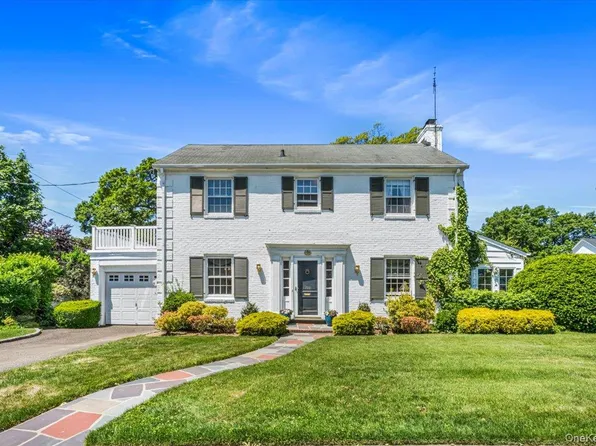 110 Knollwood Road, Rockville Centre, NY 11570