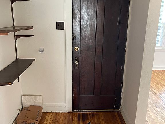 2nd image of 5100 W Oakdale Ave