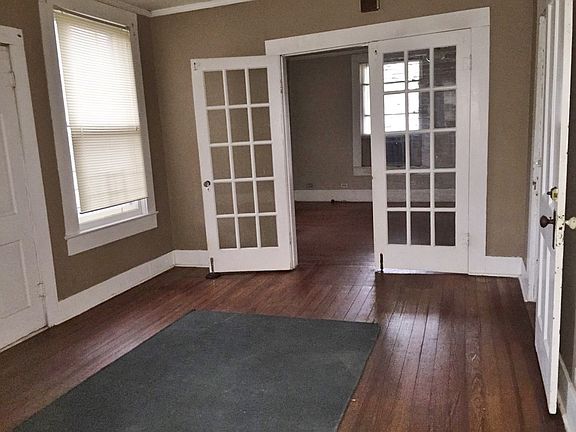 4th image of 509 Nacogdoches St