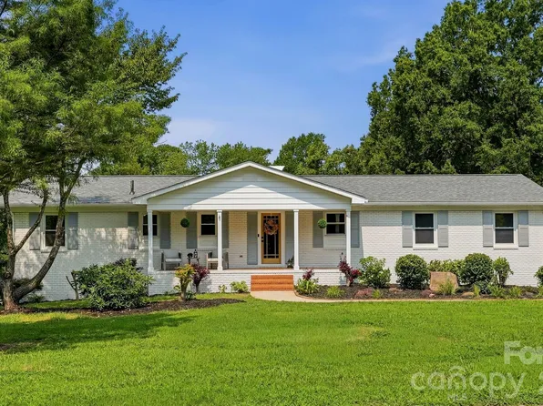 19924 Floral Ln, Cornelius, NC 28031