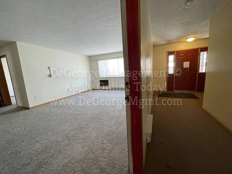 Parkway Apartments — Photo 18