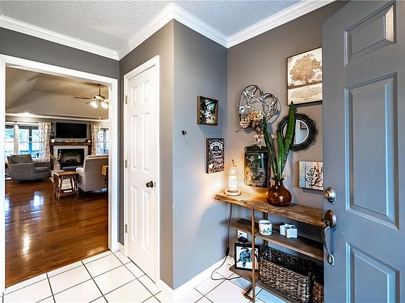 2nd image of 772 Woodstock Rd