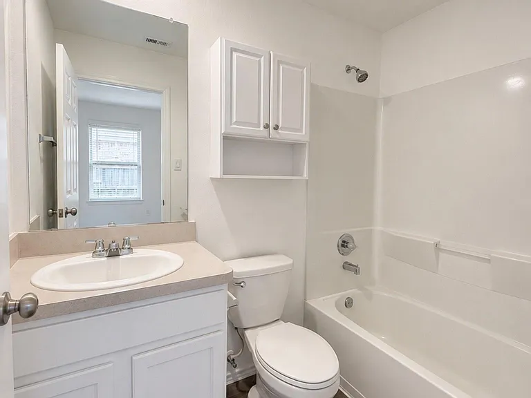 8734 Baywood Ct — Photo 6