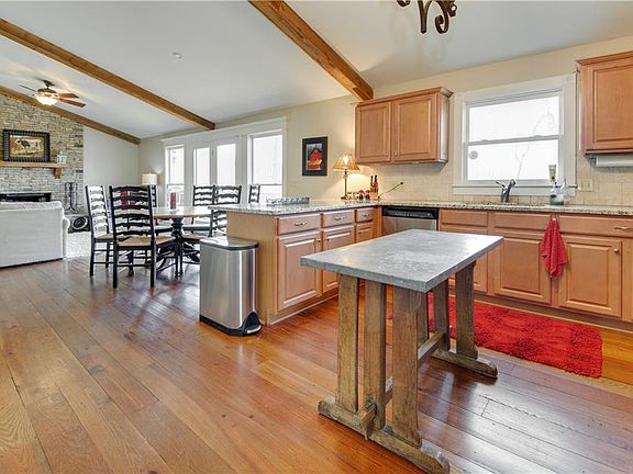 3rd image of 102 Toto Creek Dr W