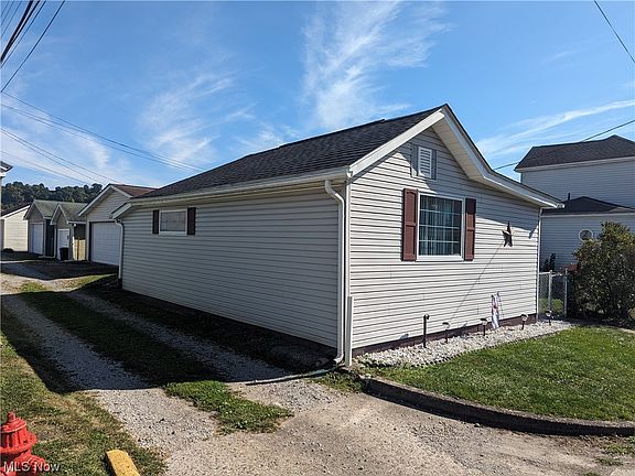 2nd image of 271REAR W 43rd St