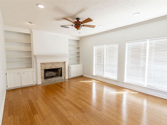 5th image of 524 Lake Pointe Ln