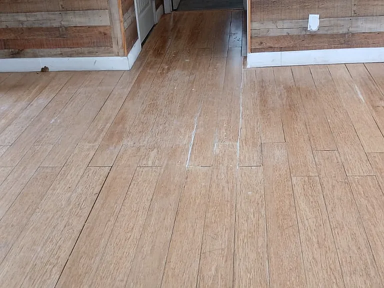 302 Hinde Pl — Photo 2