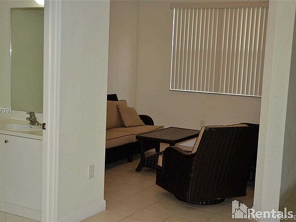 4th image of 1480 NE 33rd Ave Unit 102