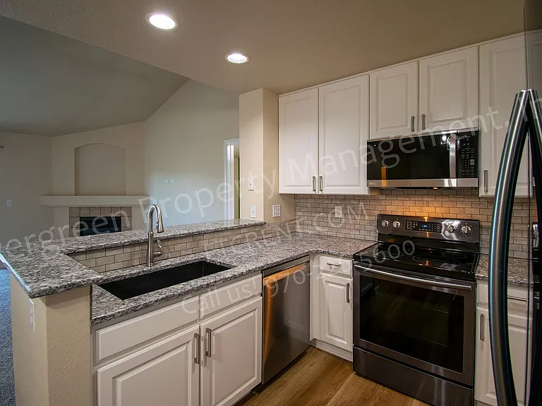5225 White Willow Dr #M200 — Photo 2
