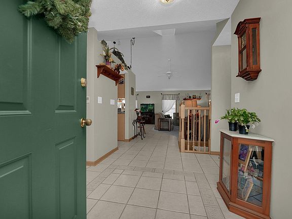 4th image of 2330 Ziner Cir N