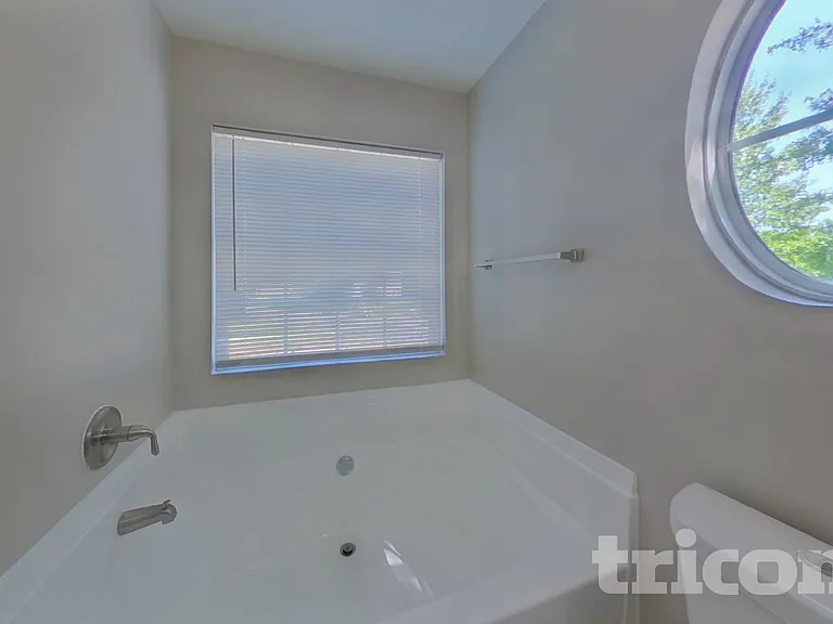 1131 Delander Ln — Photo 10